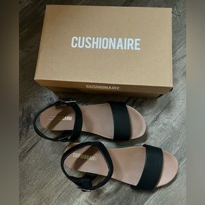Cushionaire Black Sammi Sandal. Size 6 1/2